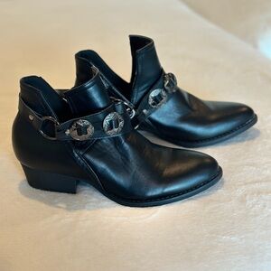 GC Shoes size 7.5 Elisa Black Ankle Booties